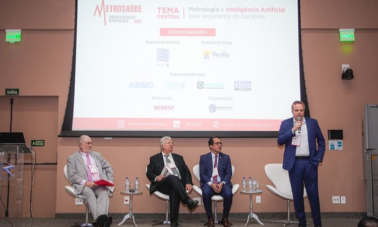Ipem-SP participa do MetroSaúde 2025 com palestra e orientações sobre metrologia na área da saúde